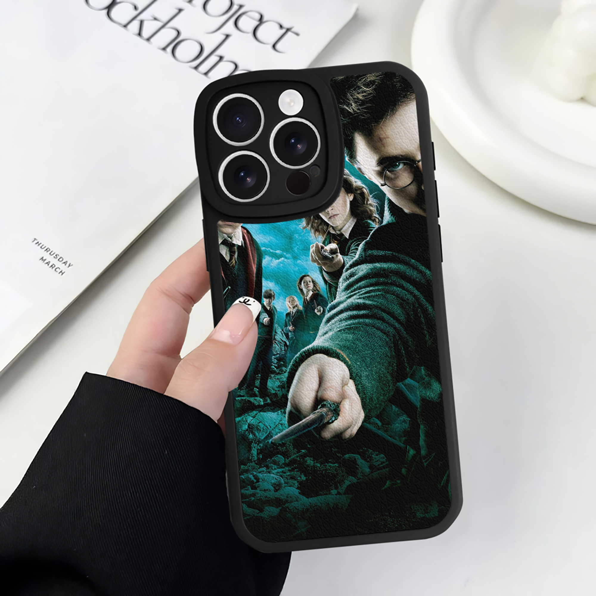 （画像用） Harry Potter ハリー・ポッターシリーズ 【iPhone 16シリーズ対応】シリコンスマホケース（レザー調） 材質：シリコン